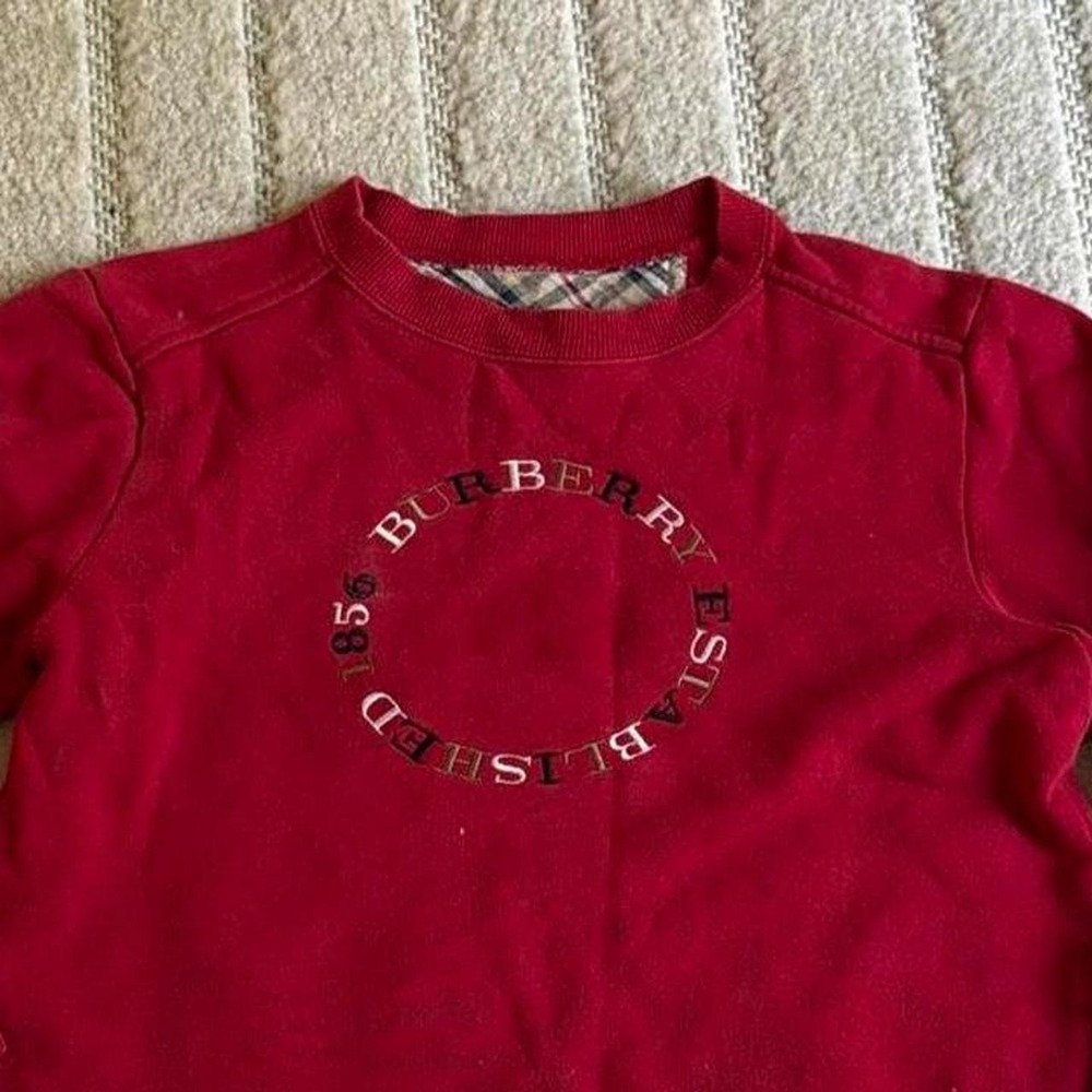 Burberry red long sleeve sweatshirt size 6Y-8Y Kid Classic Retro Streetwear